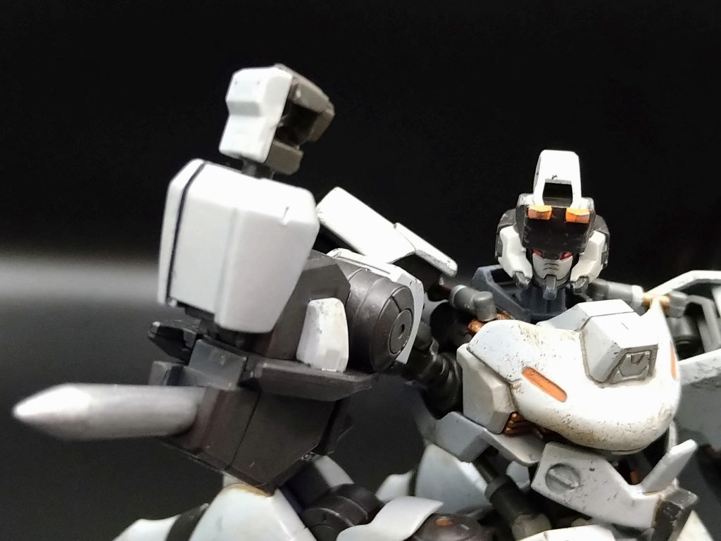 エドモントンでグレイズアインの切り落とされた腕を回収し流用パイルバンカーは浪漫