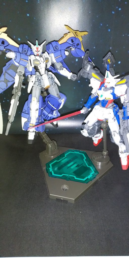 以前投稿しているジェミナス01アサルトブースターと2ショット並べると兄弟機を作った実感が上がりました