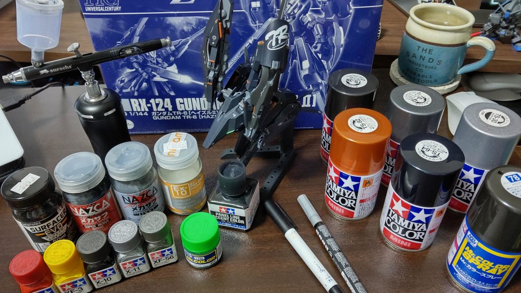 今回使用した塗料たち。 