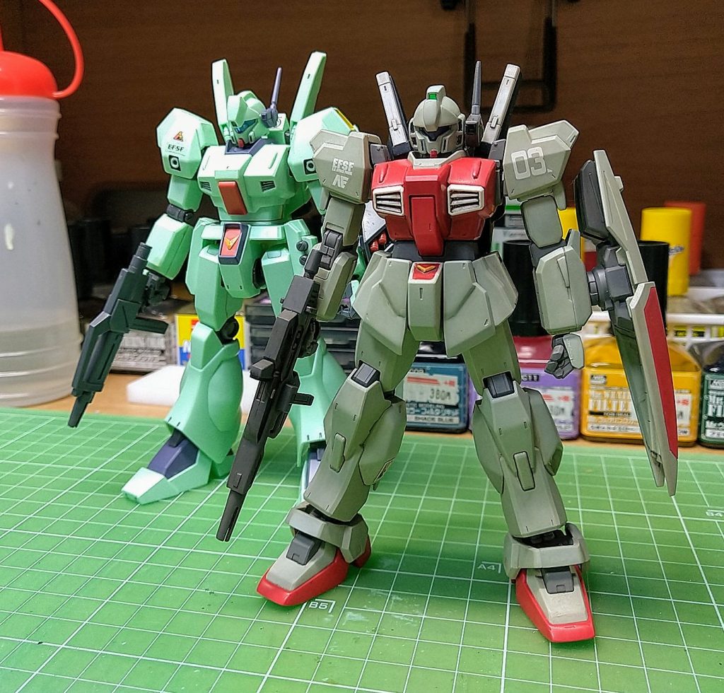 ジェガンと。似てる印象がありますがこうして見ると全く別物ですね。