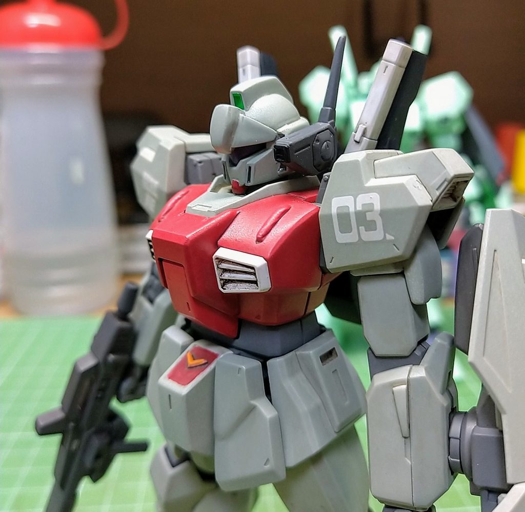 塗装はヌーベルGMIII辺りを参考に連邦系量産機標準カラーで。ガルグレーに白の組み合わせはセンチネルぽくていい感じになります。