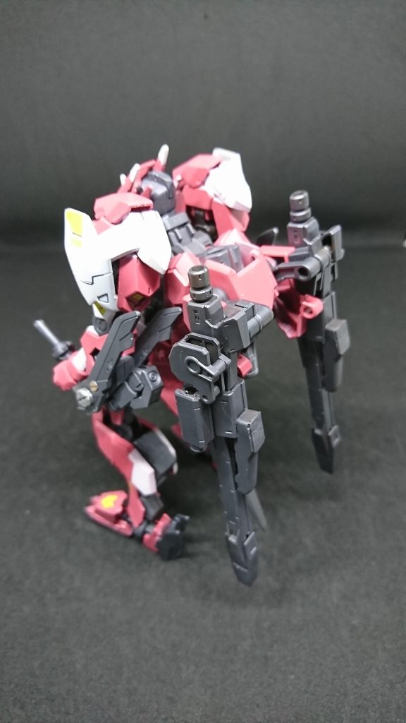 ガンダム・ハティニブルヘイムが新しく製造したネクストフレームフラウロスの戦闘データを元に新しく装備を製造、装甲の改良と新型武装の搭載そしてルプスレクスのテイルブレードを移植したレールキャノンをパージすることによってツインクローとテイルブレードの使用可能になる