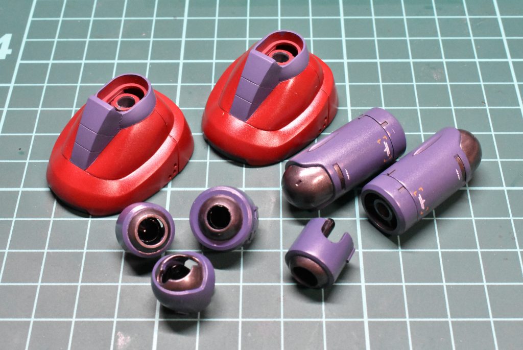 部分的に筆塗りで塗り分けしています