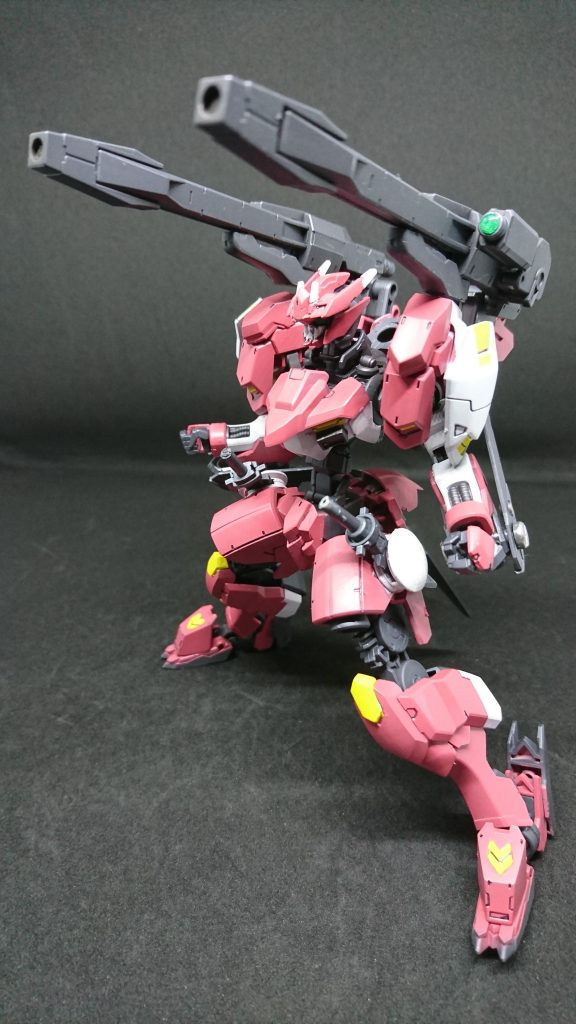 強化レールキャノン「マーレ」フラウロスのレールガンを強化した武装カメラユニットの搭載により精密射撃を可能になりストックの装備により安定性があがったレールキャノンにはハティのリミッターに繋がっているパージすることによりリミッターが解除されるリミッターが解除されたときハティの本領が発揮される