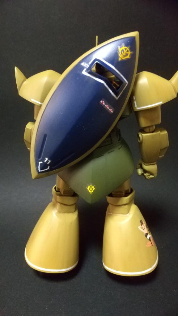 やっぱゲルググはシールドを背負ってるイメージ