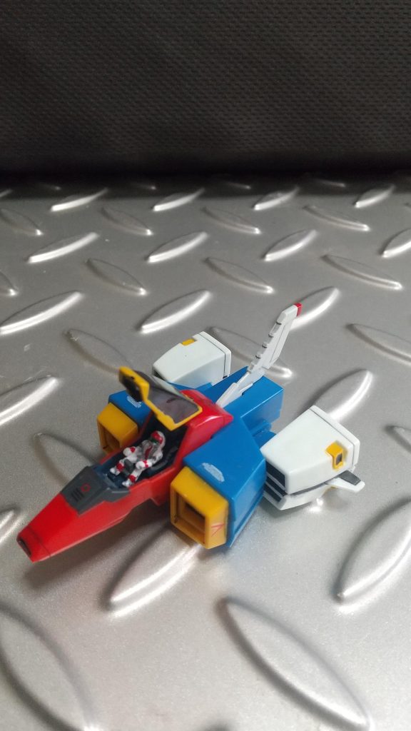 コアファイター。色々塗り分けが間違ったりしてますが、ジュドー君がなかなか良い出来ですそれに比べて初代MGのあの適当さ、、、カトキverは買う事は無いので分かりません(後で調べたら３頭身のブッ潰れた泥人形でした)