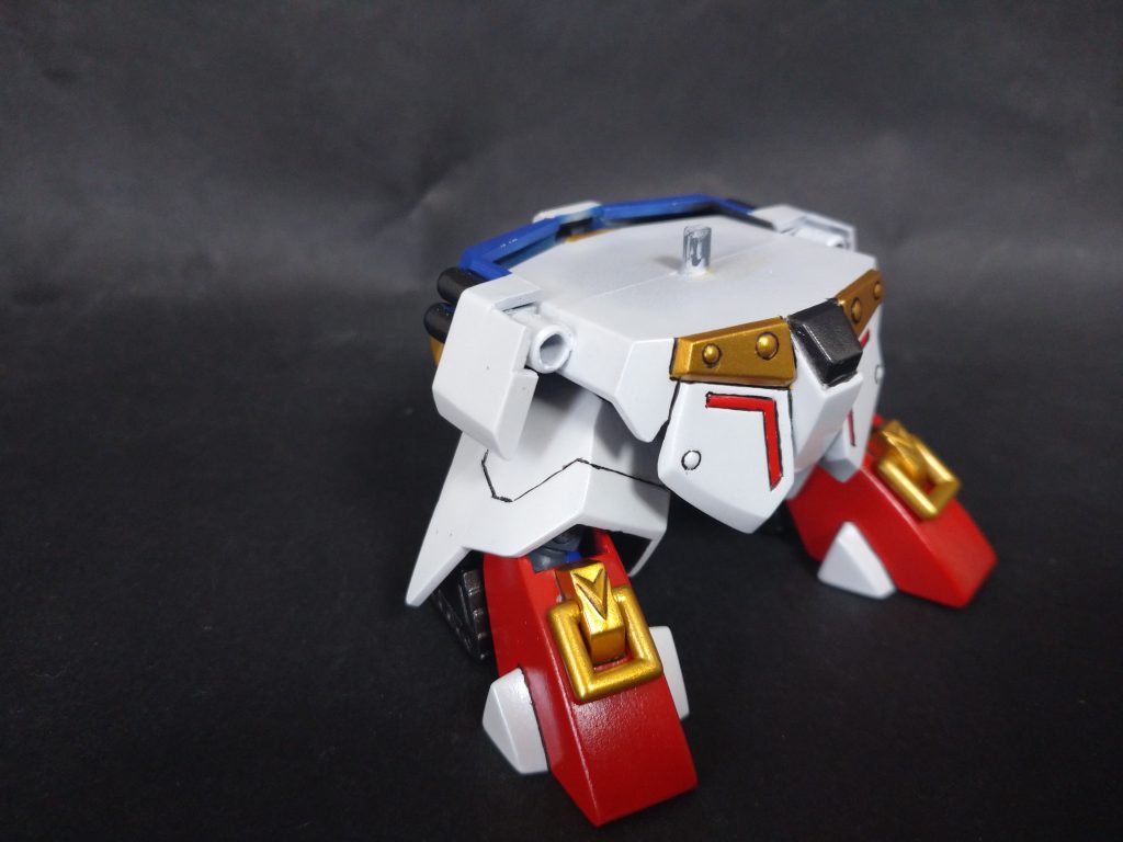 各部構造とか。変形のため細かくバラバラにできるようにしています。あと、関節の渋み調整を容易にする目的でボールジョイントの使用率を落としています。問題の首については、キットの構造はそのままに目線パーツ差し替えと可動を追加。兜側のピンとフェイス部のピン2本で目を固定しています。紅零斗大将軍の腰アーマーの穴埋めのため、真星勢多用腰アーマーの接続方法も変更。