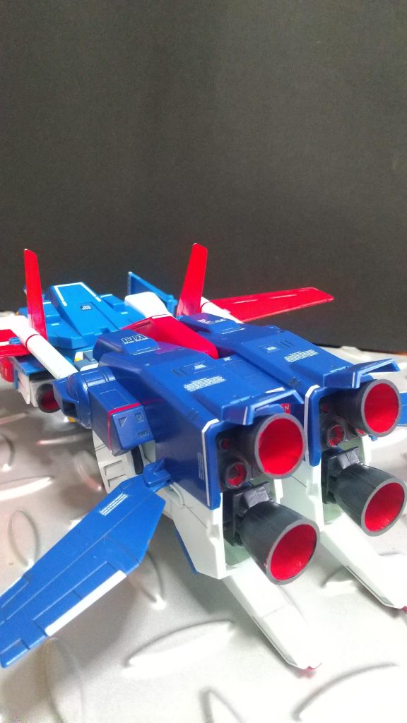 バックパックと脚部の一体感が美しくてたまりませんちゃんとここも設定画を尊重してます。この再現もこのキットだけ。HCMはバックパックが空洞だけど交渉して収まらなかったんです