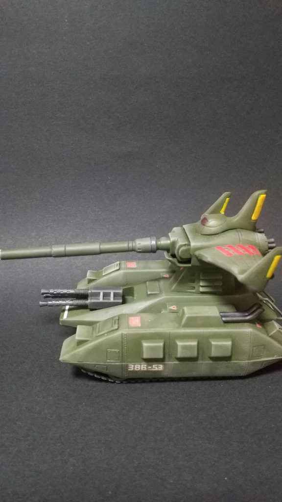 主砲はHGUCガルマザクのから移植デカールは20年かもっと前かもしれないザクタンクのカピカピデカールですソフターやのりで無理やり付けましたがシルバリングが止まらない