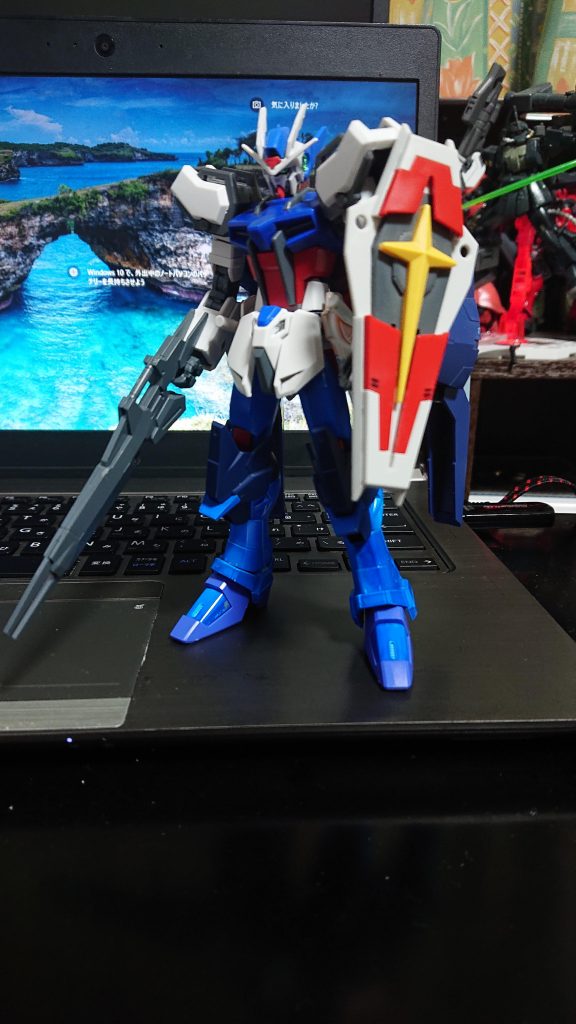 この時点で機体のコンセプトである「桜内梨子が使う想定で、シンプルでスタイリッシュな機体」は出来てました。