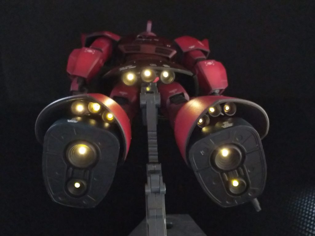 チップLEDをバーニア各所に仕込んでいます。バーニアだけで13個…心が折れそうになりました。