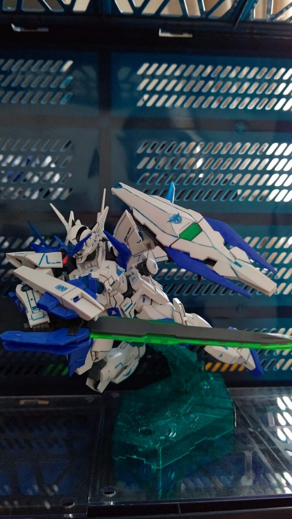 GNソードⅡ・ソードモードGNフィールドを切り裂く、メイン武装です。