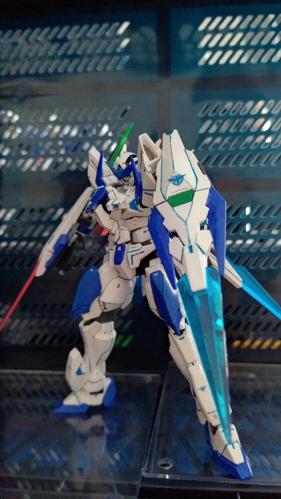 GNソードⅡ・ビームサーベルモードGNスパイクシールドになります。シールドのほうはそのまま突き刺したり、パイルバンカーのように撃ち出す形で使用します。