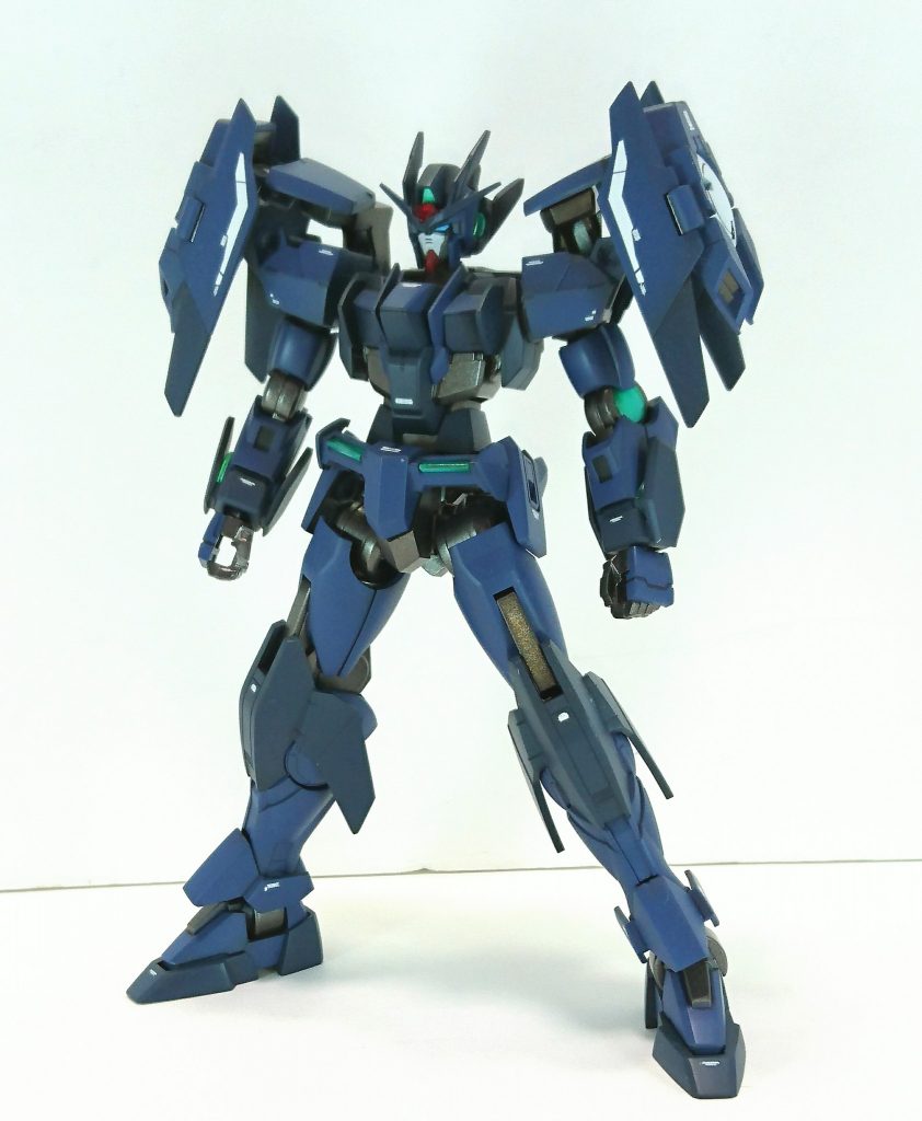 首と腹を少し延長。腰の本来イエローのパーツはダブルオースカイの余剰パーツでクリアーにしてみました。