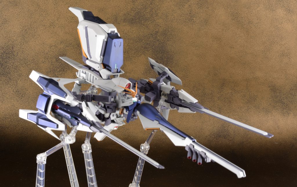 MA形態(射撃モード)元キットの変形用ダミーパーツはデザイン上使用できないのでプリムローズⅡをベースに腕と頭、ウインチキャノンが取り付けられるように改造しました。