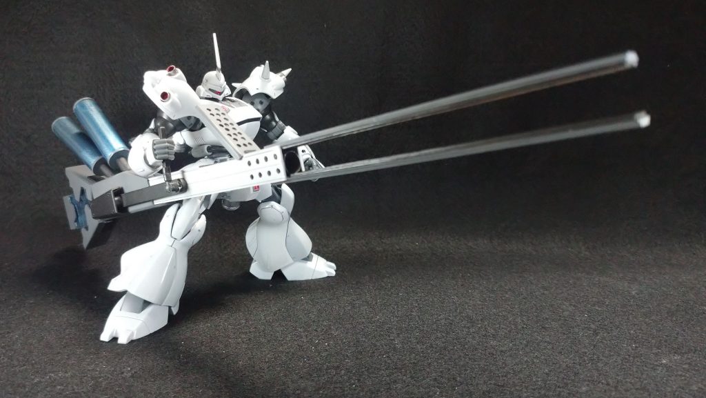 自作の大型レールキャノンと真っ白な装甲がアピールポイントです！！