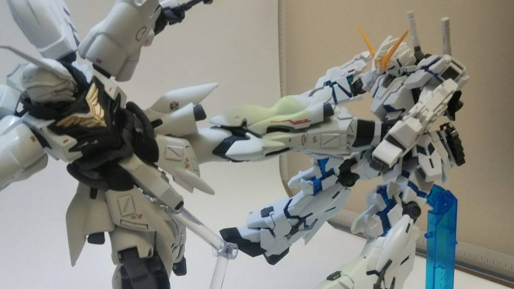 シャアの機体買ったら一回はやりたいやつ