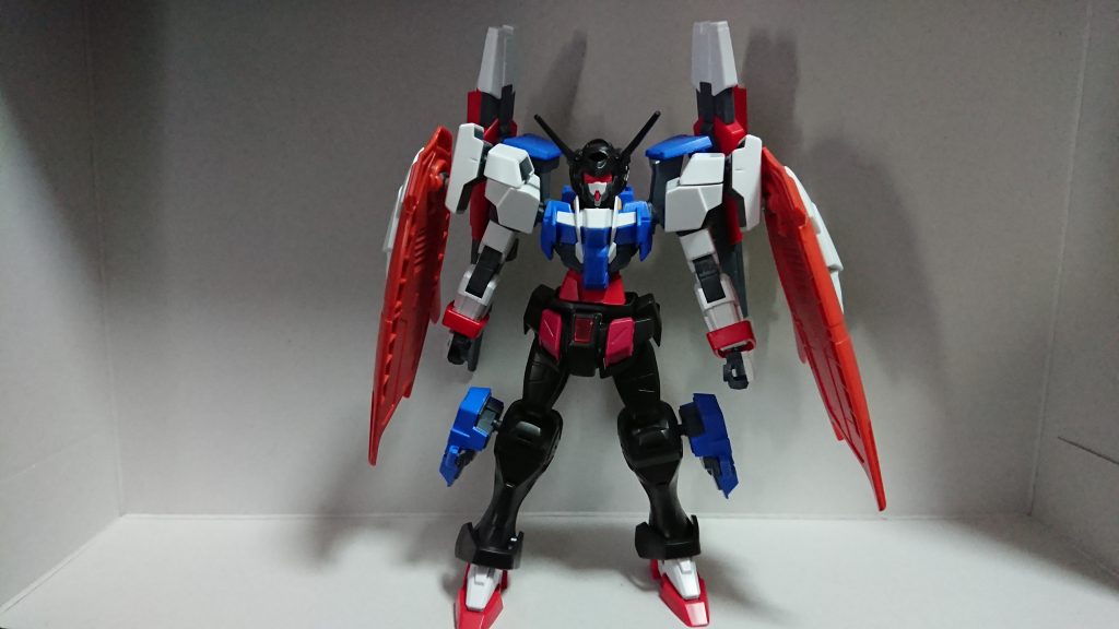 初期案使用したのはガンダム G-エルスのG-セルフのランナー(G-セルフが近所で買えなかったので同じランナーが入っているこれを使いました)、ガンダムスローネツヴァイ、ガンダムAGE2ダブルバレット、ガンダムダブルオーダイバーエースです頭部はG-セルフとガンダムAGE2とのミキシングです腰は最初はダブルオーダイバーエースのを使っていましたがG-セルフの腰の干渉する部分を削って交換しました