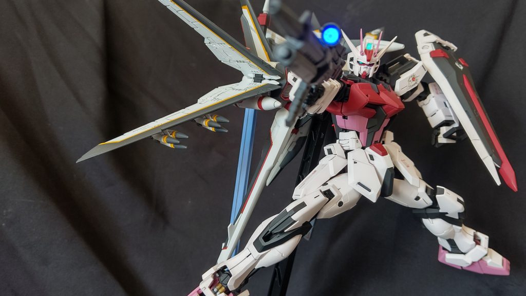 ｱｸｼｮﾝ   ｾﾝｻｰ関係は蛍光塗料で塗装したのでﾌﾞﾗｯｸﾗｲﾄで光ります。