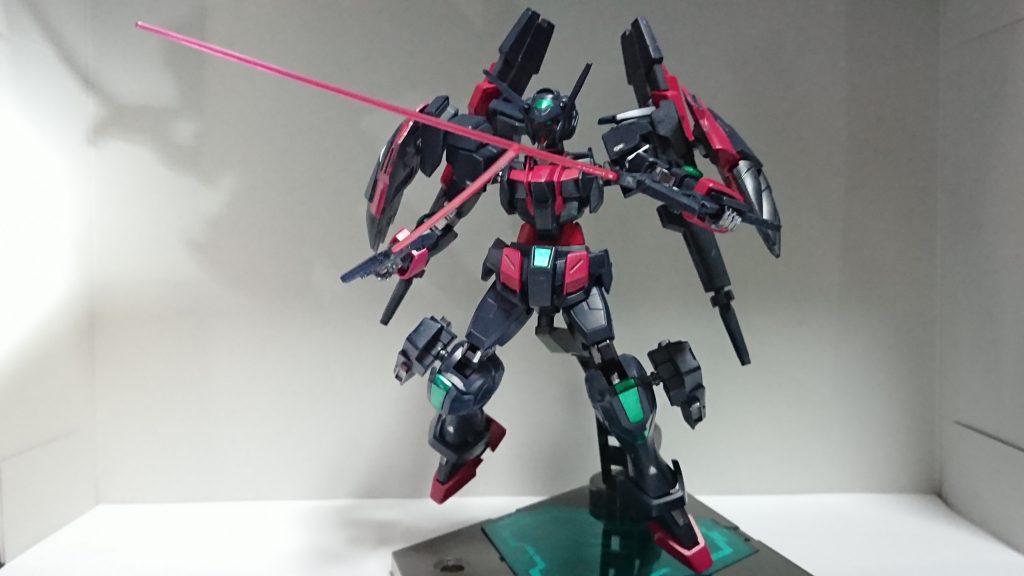 脚に装備したビームサーベル