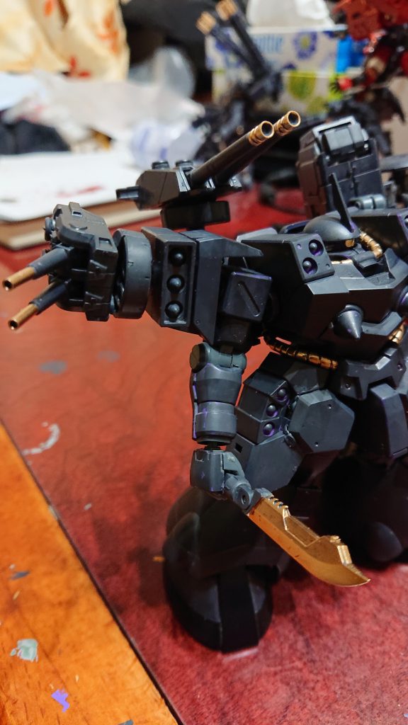 肩に連装砲を装備。意外とかっこいい。