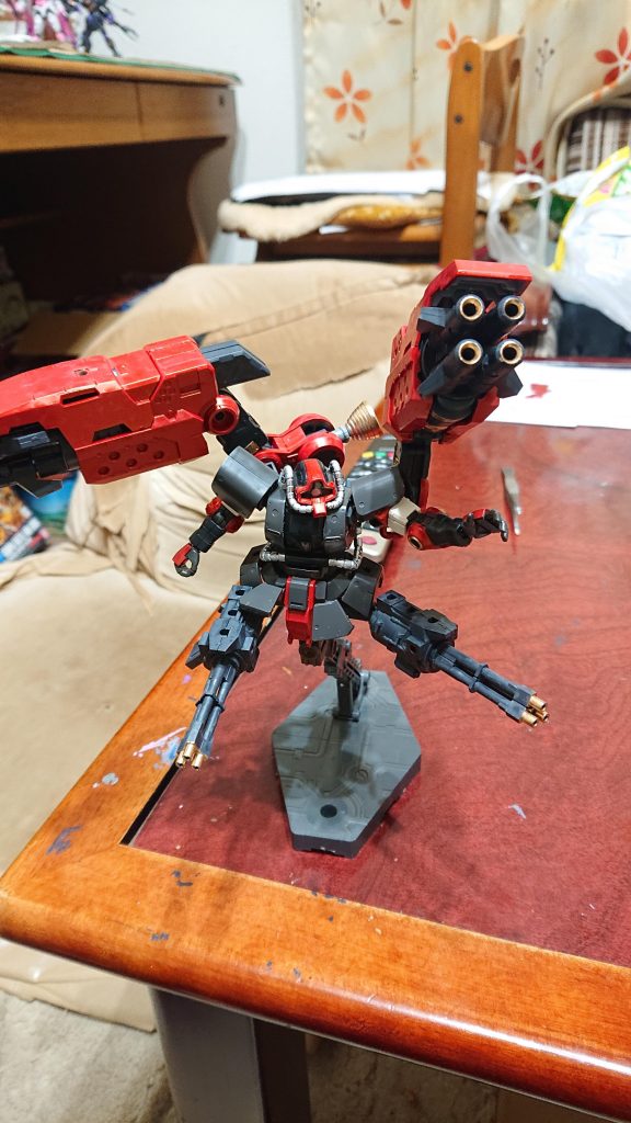 オリジンのドムにコトブキヤのブリッヅガンナーを装備しました。