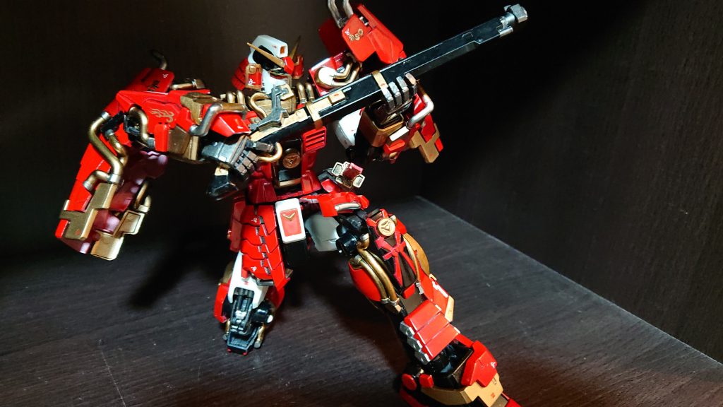 嫁と息子に見せるのが楽しみです!赤色は、タミヤのフェラーリの赤スプレー黒色はタミヤの光沢黒スプレー金色はクレオスの金色スプレーシルバーはスーパーシルバー?みたいなやつ白は成形色です。光沢仕上げにしてので、部屋の明かりがやたら反射して写真が上手く撮れませんでした。