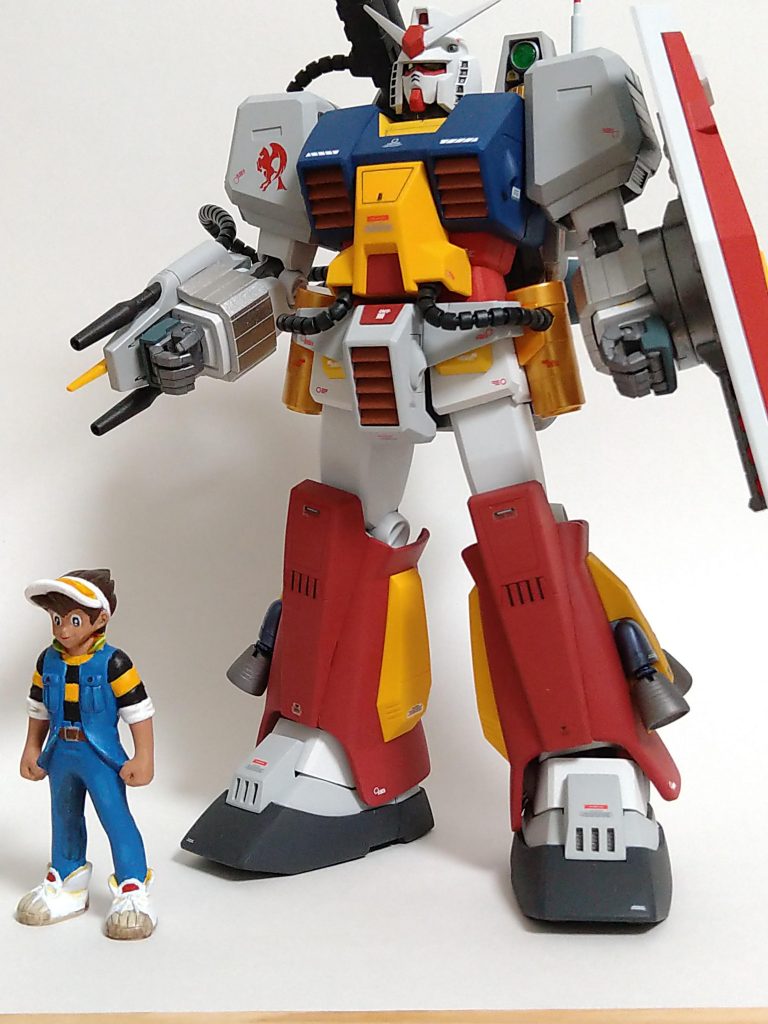 パーフェクトガンダム遂に完成です。狂四郎も無事に塗り終えました。旧キット1/144を作ったのは、いつの事だったか、、右肩のペガサスとか、カッコ良ければ設定など無視の小学生感が見どころですよ