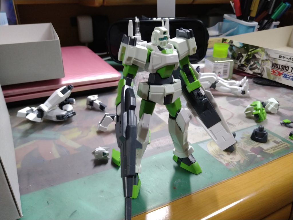 原案はこんな感じ。ここからバリエーションを増やしていきました。今回は白い部分を全てエアブラシで塗装しました。それ以外は基本元キットのものをそのまま使っています。