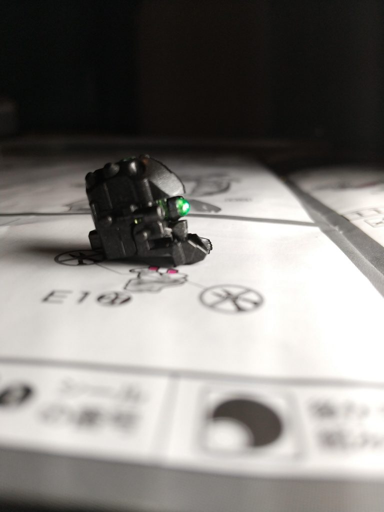 モノアイはこんな感じに付け替えました。