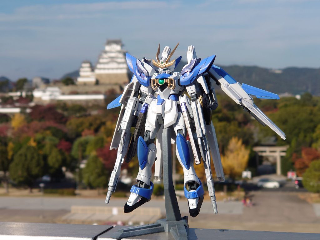 毎年、姫路で開催される「ひめじsubかるフェスティバル」例年通りなら、その場でプラモの出展があるんやけどコロナの影響で次回はプラモ展示がないみたいなのでこの場で失礼します。これまで災害・戦争を回避してきた姫路城を高機動型のガンプラとして表現してみました。