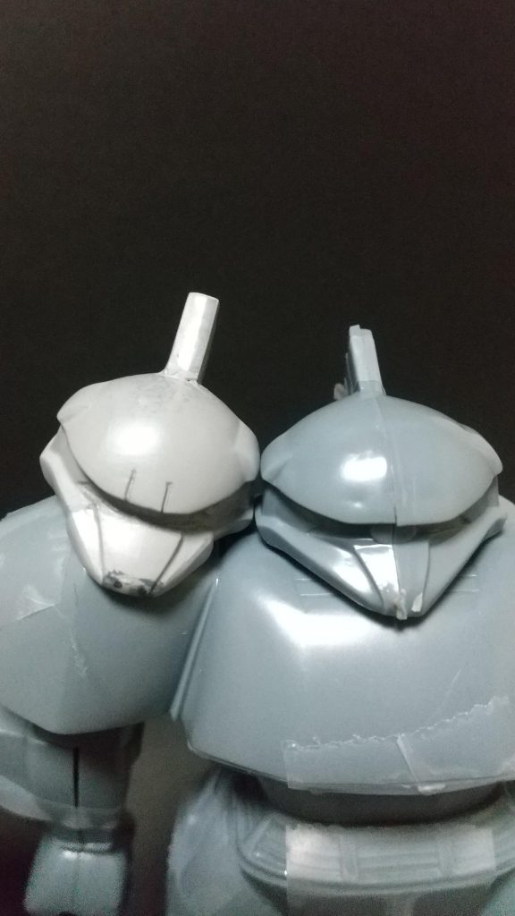 幅詰め3㎜、トサカ1㎜増し、クチバシをエポパテにて新造。思いっきりセンターがずれてるのを撮影時気が付いたけど誤差です(え)