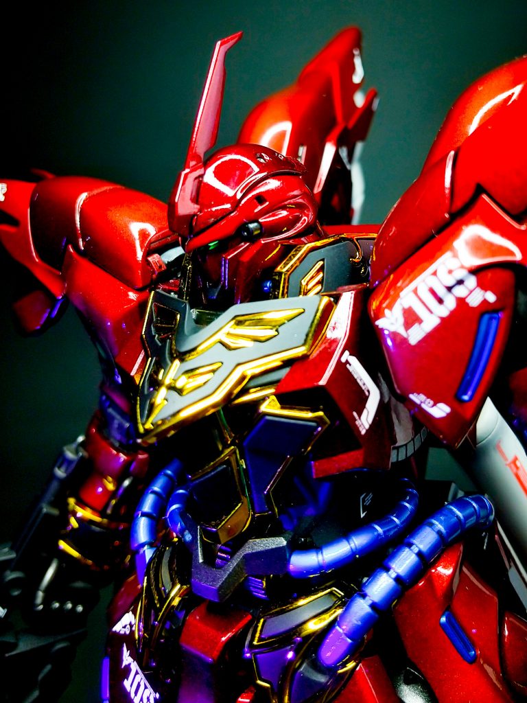 キャンディ塗装は、特に曲面の反射が美しいと感じます。頭の部分とか本当にリンゴ飴です(笑)