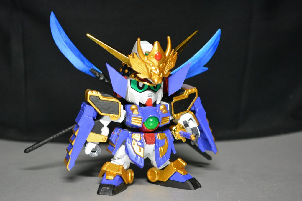 武神着装胸は號斗丸、腰は武者頑駄無のに號斗丸のパーツを組み合わせてあります。鬼の面は磁石を仕込もうと思いましたが、断念して両面テープで付けています。