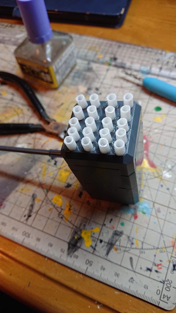 ミサイル部分はプラ棒を切って接着結構神経を使いましたでも良いものが出来ました