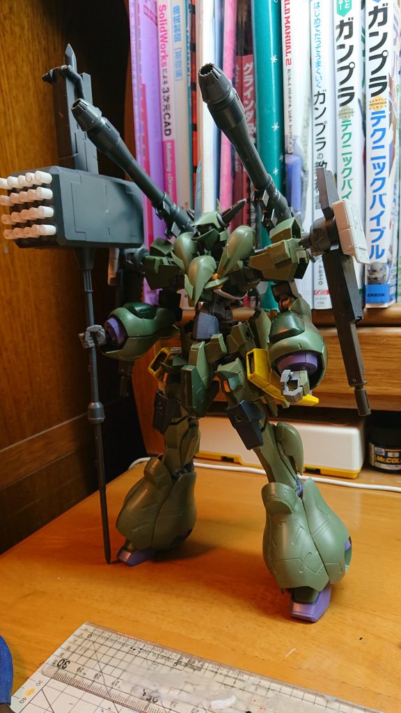 塗装前の状態他の機体より大きく見せるためグシオンの余ったパーツを使用思っていたよりマッシブなスタイルになりました