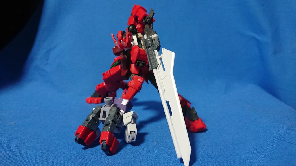 ガンダムフレームの可動域増やして色々なポージングさせようと改造。