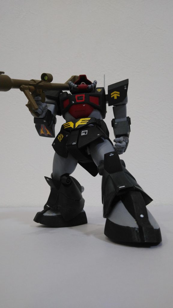 モノアイはボールジョイントのポリキャップにクリアーのランナーを刺して制作してます。首のパイプはマラサイと同じくLANケーブルにランナーの輪切りを通して制作してます。