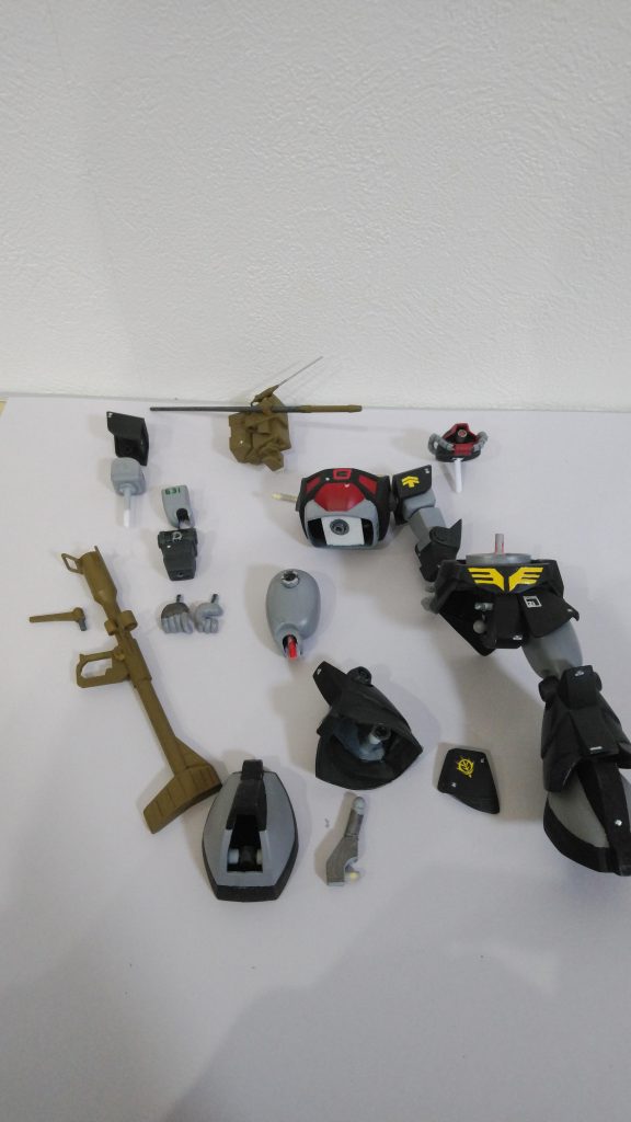 バラバラの図ダボ穴がかなり大きいのでプラパイプ通してのポリキャップ化がしやすかったです。