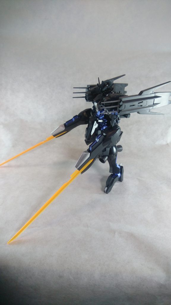 肩にはブースター兼実体射撃武器のショットランサーを6発装備。