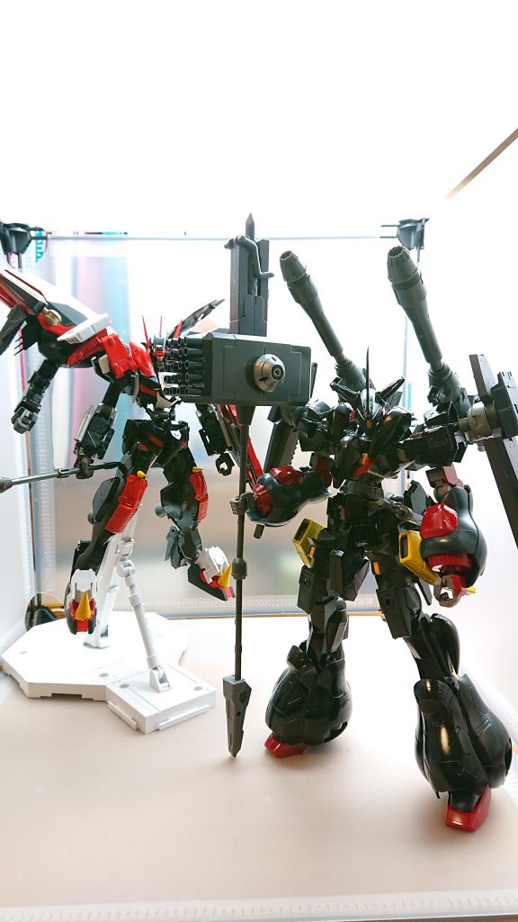 最後にグシオン黒鉄(クロガネ)とツーショット行く手を阻む悪しき物に己のパワーと筋肉で叩き潰し豪快にそしてド派手に解決!!それが特殊部隊!!剛・血・武・闘・団!!イエィ!