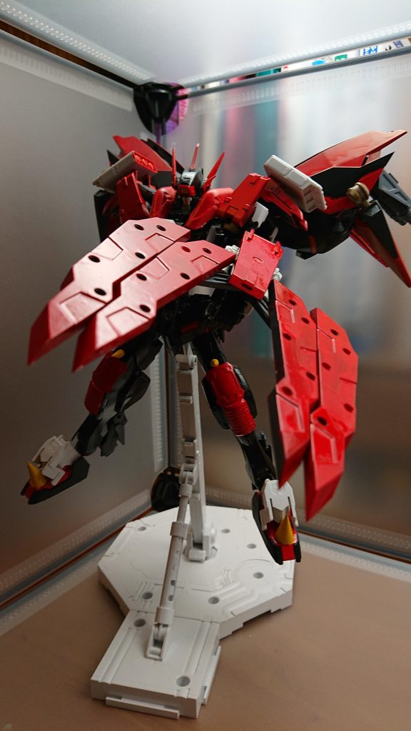 赤血(セキケツ)第一段階モビルスーツの動きを止めるだけでなく捕らえて機体を真っ二つにすることが可能さらに振り下ろして剣のように使用することができる