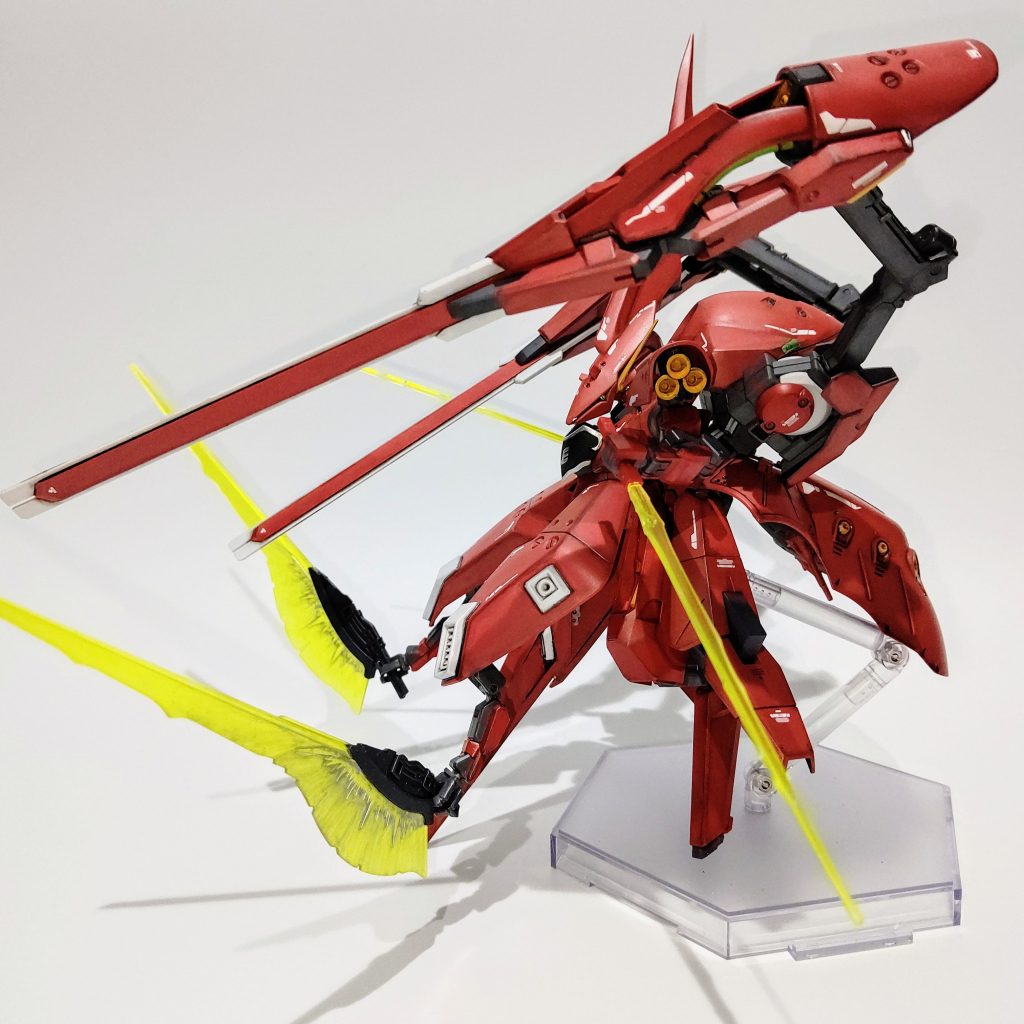 追加でブレードを装備すれば最大6刀流に‼️でたらめな太刀筋、間合いを誇りますwリアスカートの裏にはクシャトリヤから移植したファンネルも完備しておりチラリと伺えます。正直、撮影し忘れました…(´・ω・`; )ちなみにメインカメラは拡大しないと見えませんが、キュベレイのような猫目になっておりますw