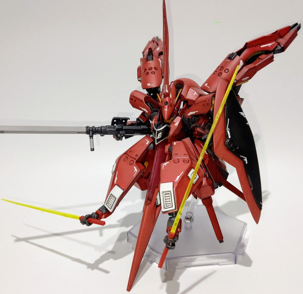 隠し腕を納めた大型なフロントアーマー。小型なアーマーも作ってはみたのですが、大型の可動域が想像以上に良好だったのと、膝が中途半端に丸見えで見た目がいまいちだったのでボツになりました…w(´・ω・`; )