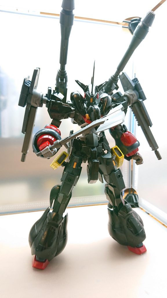 腰にはバトルアックスを所持しており万が一激鉄(ゲキテツ)が使用不能になったときに使用する