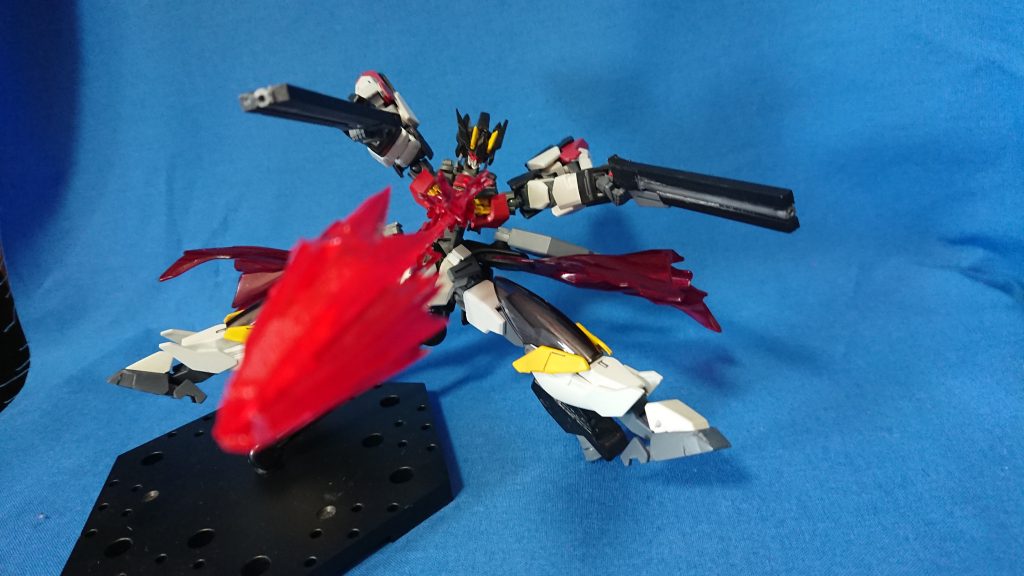 ガンダムフレームに胸部ビーム砲はロマンでしょ!