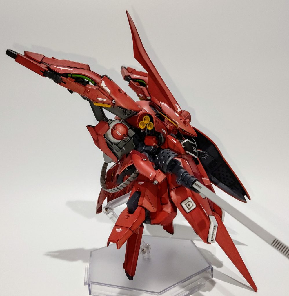 メインウェポンは、長くて取り回しがよさそうな、とある鉄血の超電磁砲を採用w弾倉はネオジム磁石で腰の裏にしっかりと固定できます。装弾数はバッチリかと思われますねw