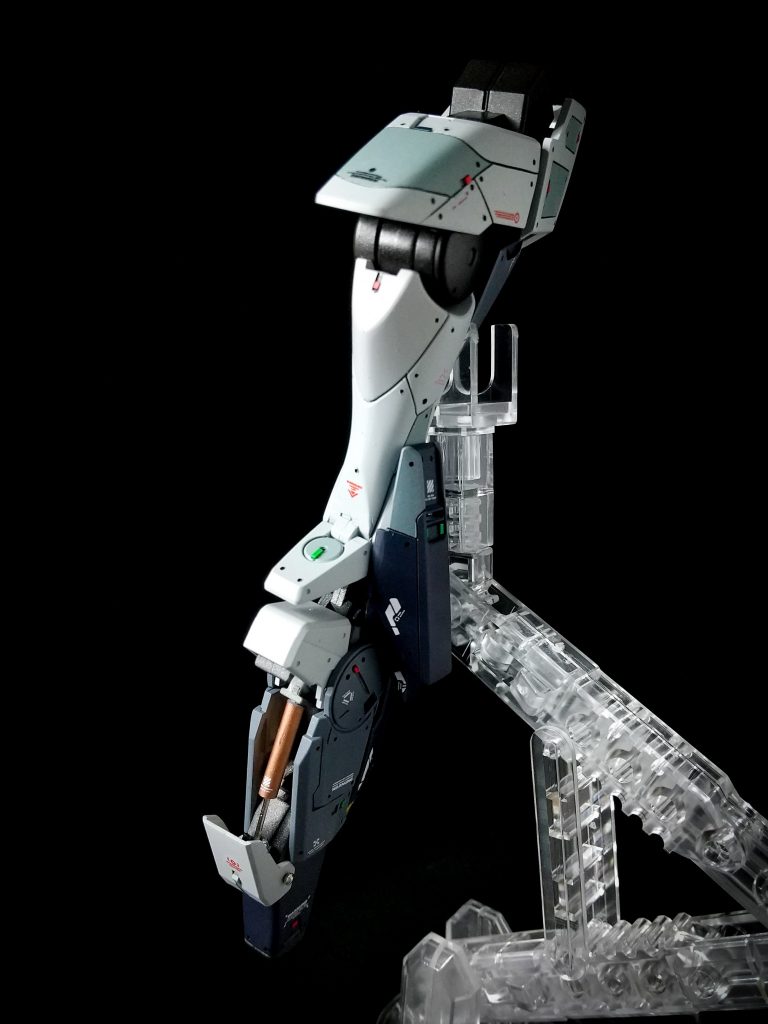 前足部分シリンダーをスクラッチスジボリも追加しました。