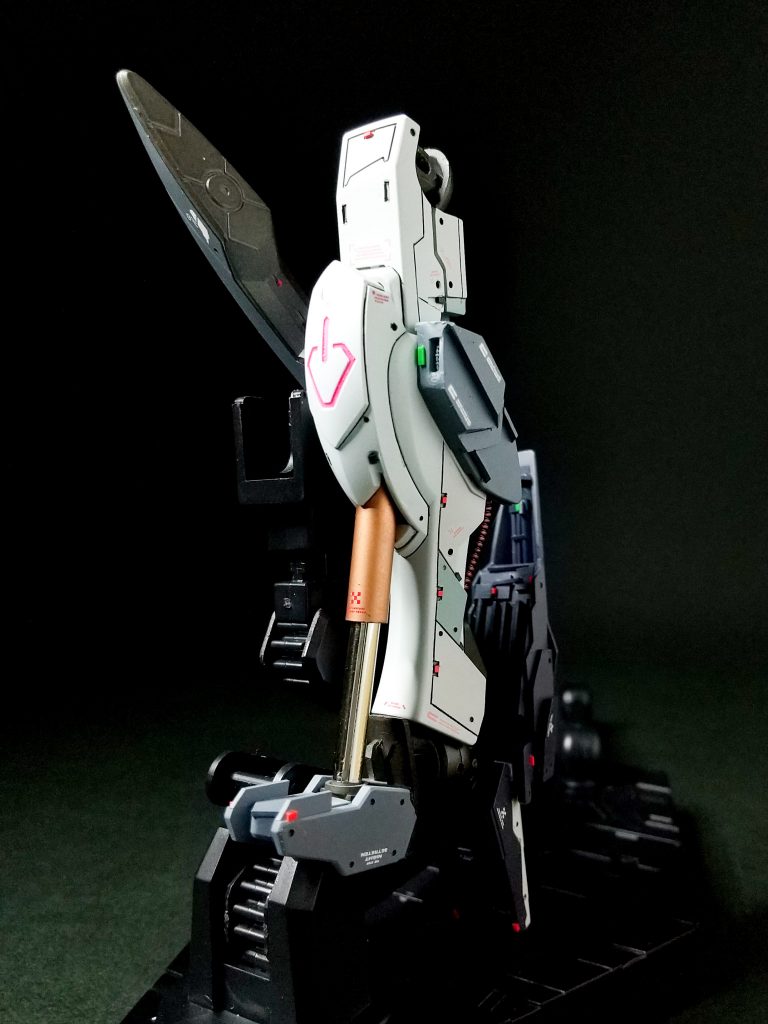 後ろ足ごついシリンダーをインストールこれにより脚力強化