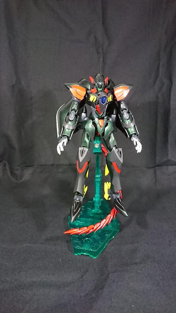 レギルスではなくこの機体にイ様が乗ると言う事でギラーガをベースに各部に追加装甲を施したり出力アップの為に大型化されています。